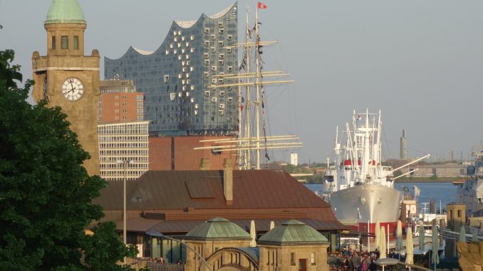 Hamburg Hafen und Elbphilharmonie